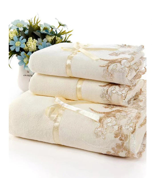 Serviette de bain avec dentelle
