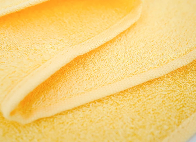 serviette de bain jaune